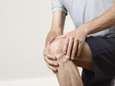 Wéi en Dokter fir d'Behandlung vu Schmerz mat Arthrosis vum Knéi Gelenk ze kontaktéieren