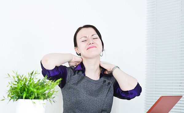 Hals Schmerz wéinst Osteochondrose Foto 2