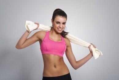 Ausübung mat engem Handtuch fir d'Halsmuskelen mat Osteochondrose ze strecken