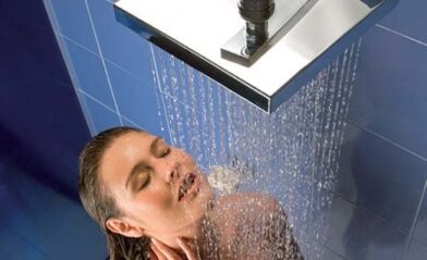 Kontrast Dusche fir efficace Behandlung vun cervical osteochondrosis